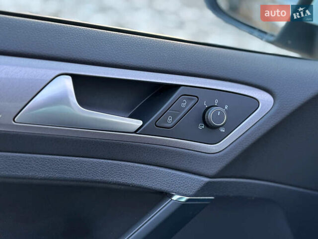 Белый Фольксваген e-Golf, объемом двигателя 0 л и пробегом 70 тыс. км за 5600 $, фото 16 на Automoto.ua