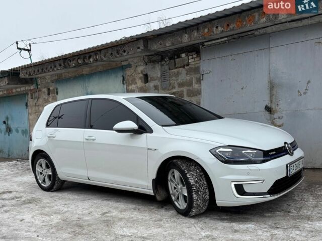 Белый Фольксваген e-Golf, объемом двигателя 0 л и пробегом 120 тыс. км за 13593 $, фото 14 на Automoto.ua