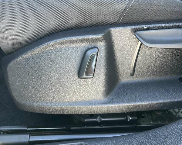 Белый Фольксваген e-Golf, объемом двигателя 0 л и пробегом 56 тыс. км за 11600 $, фото 14 на Automoto.ua