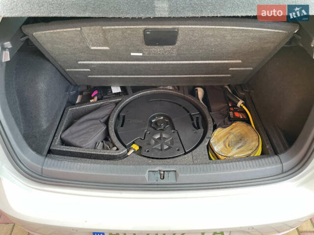 Белый Фольксваген e-Golf, объемом двигателя 0 л и пробегом 89 тыс. км за 14700 $, фото 32 на Automoto.ua