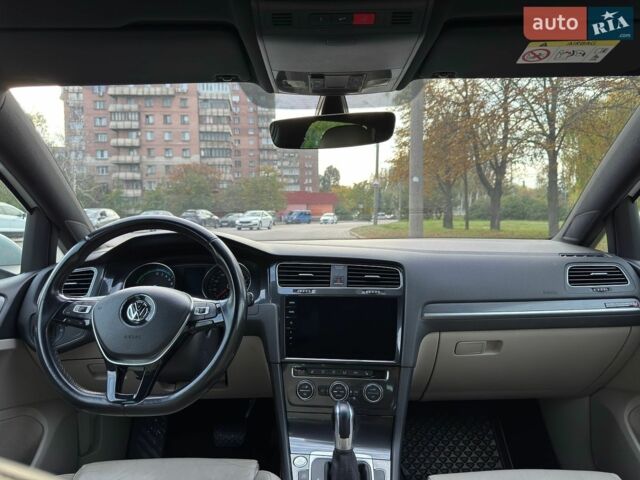 Белый Фольксваген e-Golf, объемом двигателя 0 л и пробегом 156 тыс. км за 13700 $, фото 7 на Automoto.ua