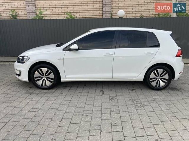 Белый Фольксваген e-Golf, объемом двигателя 0 л и пробегом 77 тыс. км за 13900 $, фото 5 на Automoto.ua