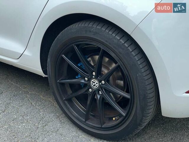 Білий Фольксваген e-Golf, об'ємом двигуна 0 л та пробігом 110 тис. км за 13530 $, фото 5 на Automoto.ua