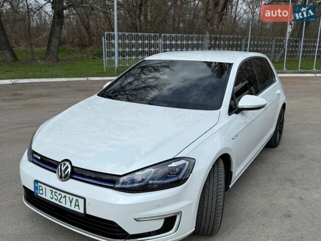 Белый Фольксваген e-Golf, объемом двигателя 0 л и пробегом 88 тыс. км за 12700 $, фото 8 на Automoto.ua