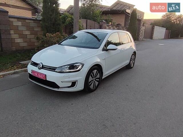 Белый Фольксваген e-Golf, объемом двигателя 0 л и пробегом 142 тыс. км за 12950 $, фото 4 на Automoto.ua