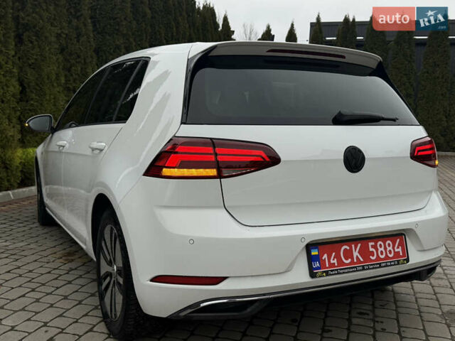 Белый Фольксваген e-Golf, объемом двигателя 0 л и пробегом 97 тыс. км за 11555 $, фото 17 на Automoto.ua
