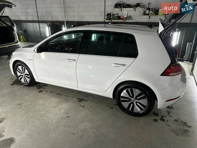 Белый Фольксваген e-Golf, объемом двигателя 0 л и пробегом 164 тыс. км за 12100 $, фото 4 на Automoto.ua