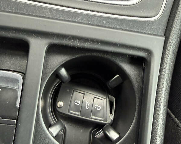 Белый Фольксваген e-Golf, объемом двигателя 0 л и пробегом 84 тыс. км за 11999 $, фото 20 на Automoto.ua