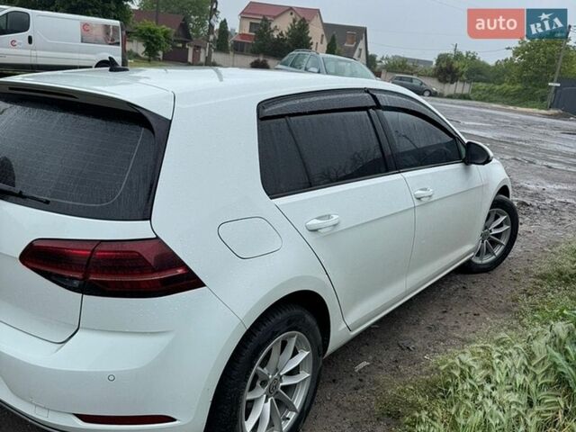Белый Фольксваген e-Golf, объемом двигателя 0 л и пробегом 135 тыс. км за 11300 $, фото 2 на Automoto.ua
