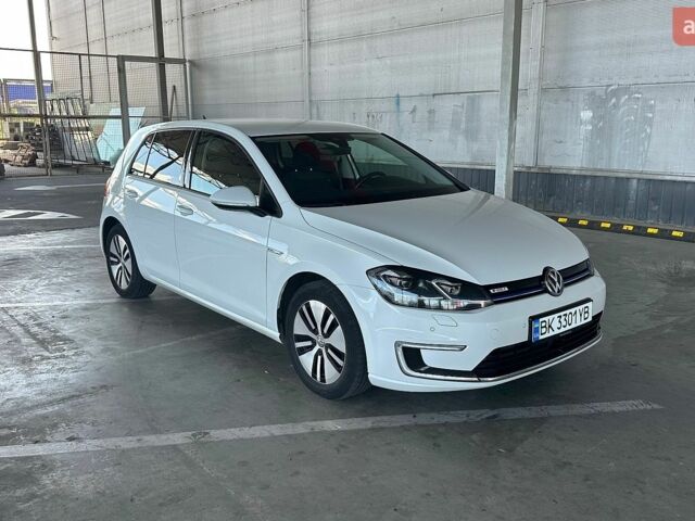 Білий Фольксваген e-Golf, об'ємом двигуна 0 л та пробігом 142 тис. км за 12300 $, фото 1 на Automoto.ua