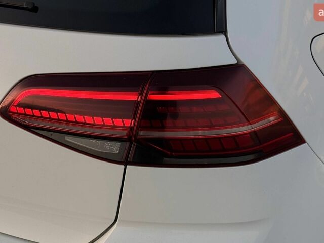Белый Фольксваген e-Golf, объемом двигателя 0 л и пробегом 99 тыс. км за 13500 $, фото 13 на Automoto.ua