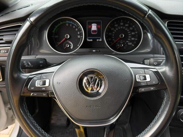 Белый Фольксваген e-Golf, объемом двигателя 0 л и пробегом 116 тыс. км за 12100 $, фото 30 на Automoto.ua