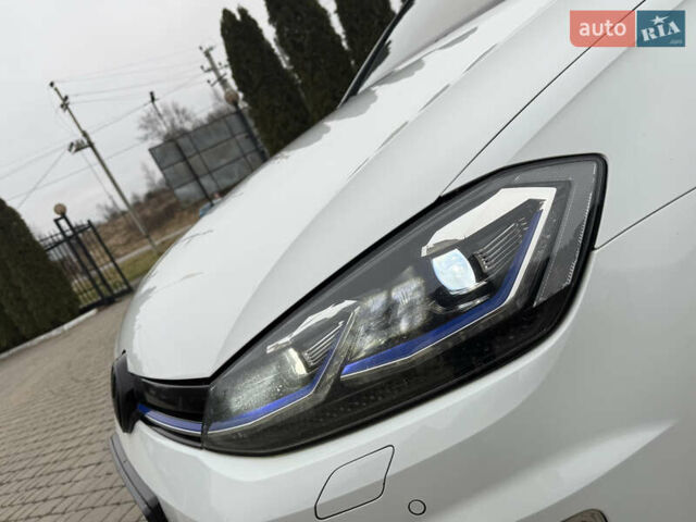 Белый Фольксваген e-Golf, объемом двигателя 0 л и пробегом 97 тыс. км за 11555 $, фото 8 на Automoto.ua