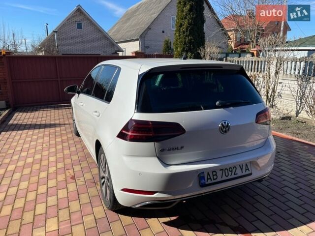 Белый Фольксваген e-Golf, объемом двигателя 0 л и пробегом 97 тыс. км за 14500 $, фото 15 на Automoto.ua