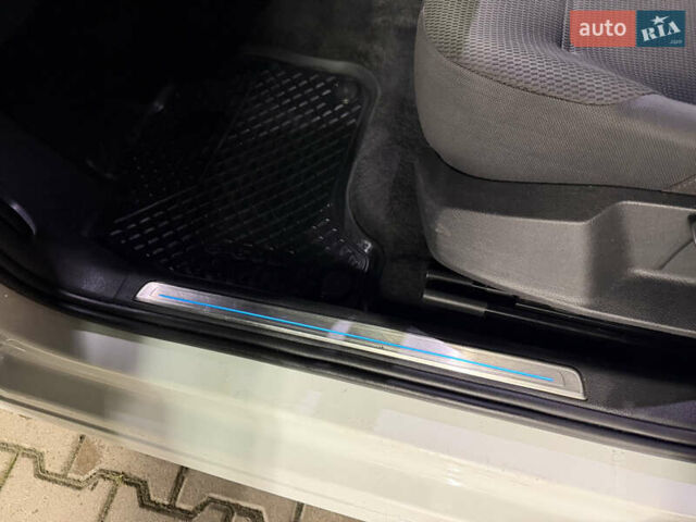 Белый Фольксваген e-Golf, объемом двигателя 0 л и пробегом 137 тыс. км за 12500 $, фото 82 на Automoto.ua