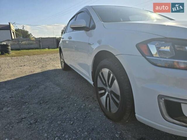 Белый Фольксваген e-Golf, объемом двигателя 0 л и пробегом 130 тыс. км за 11400 $, фото 6 на Automoto.ua