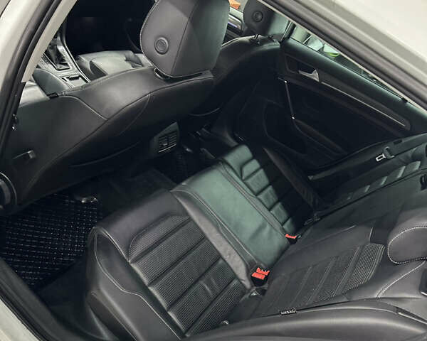 Белый Фольксваген e-Golf, объемом двигателя 0 л и пробегом 164 тыс. км за 12100 $, фото 3 на Automoto.ua