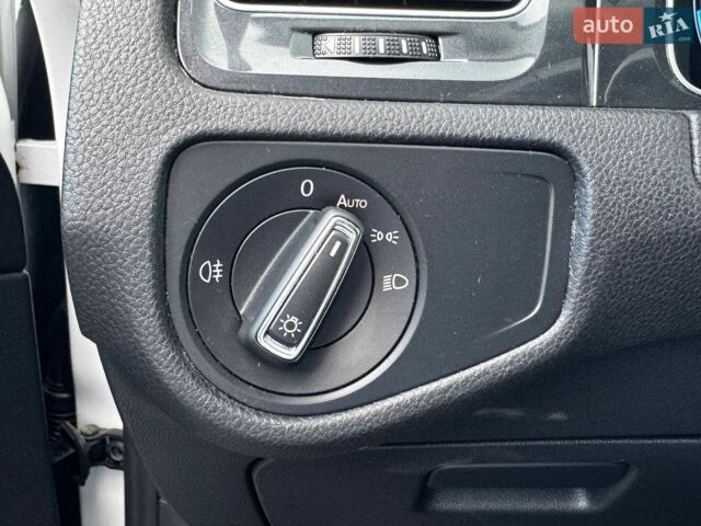 Білий Фольксваген e-Golf, об'ємом двигуна 0 л та пробігом 119 тис. км за 12800 $, фото 23 на Automoto.ua