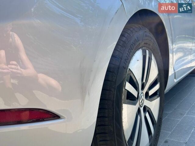 Білий Фольксваген e-Golf, об'ємом двигуна 0 л та пробігом 99 тис. км за 14500 $, фото 13 на Automoto.ua