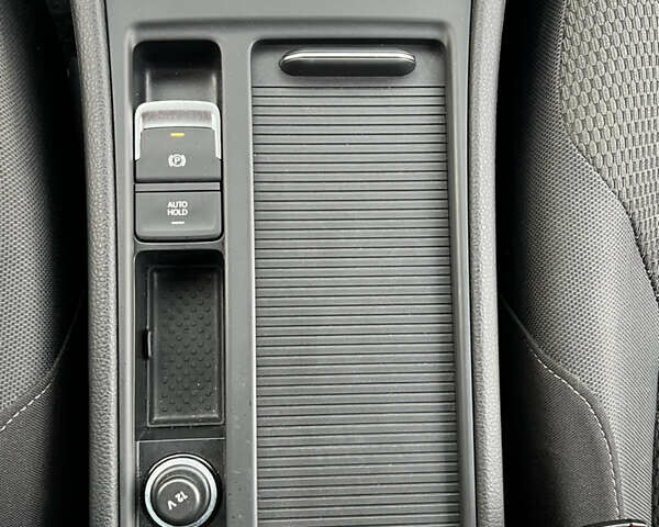 Білий Фольксваген e-Golf, об'ємом двигуна 0 л та пробігом 140 тис. км за 12500 $, фото 32 на Automoto.ua