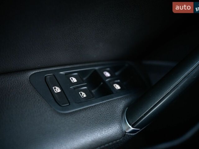 Белый Фольксваген e-Golf, объемом двигателя 0 л и пробегом 139 тыс. км за 11900 $, фото 28 на Automoto.ua
