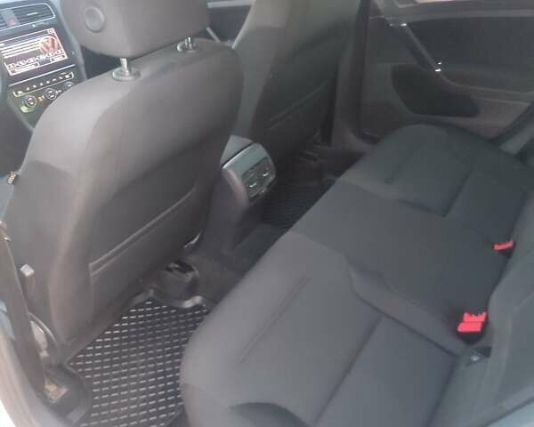 Белый Фольксваген e-Golf, объемом двигателя 0 л и пробегом 142 тыс. км за 12950 $, фото 12 на Automoto.ua