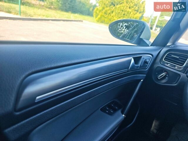 Білий Фольксваген e-Golf, об'ємом двигуна 0 л та пробігом 61 тис. км за 13450 $, фото 26 на Automoto.ua