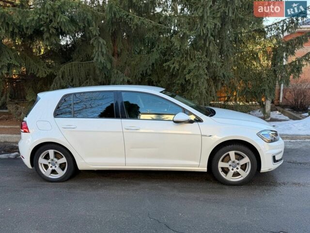 Білий Фольксваген e-Golf, об'ємом двигуна 0 л та пробігом 94 тис. км за 15100 $, фото 15 на Automoto.ua