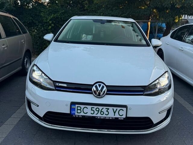 Белый Фольксваген e-Golf, объемом двигателя 0 л и пробегом 57 тыс. км за 12750 $, фото 3 на Automoto.ua