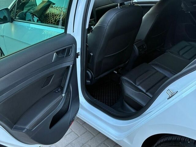 Белый Фольксваген e-Golf, объемом двигателя 0 л и пробегом 105 тыс. км за 12500 $, фото 10 на Automoto.ua