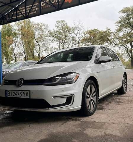 Белый Фольксваген e-Golf, объемом двигателя 0 л и пробегом 156 тыс. км за 10600 $, фото 1 на Automoto.ua