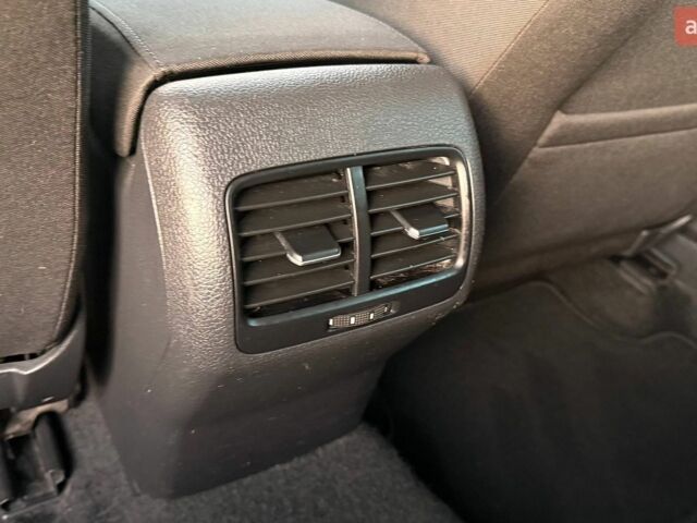 Белый Фольксваген e-Golf, объемом двигателя 0 л и пробегом 99 тыс. км за 13500 $, фото 27 на Automoto.ua