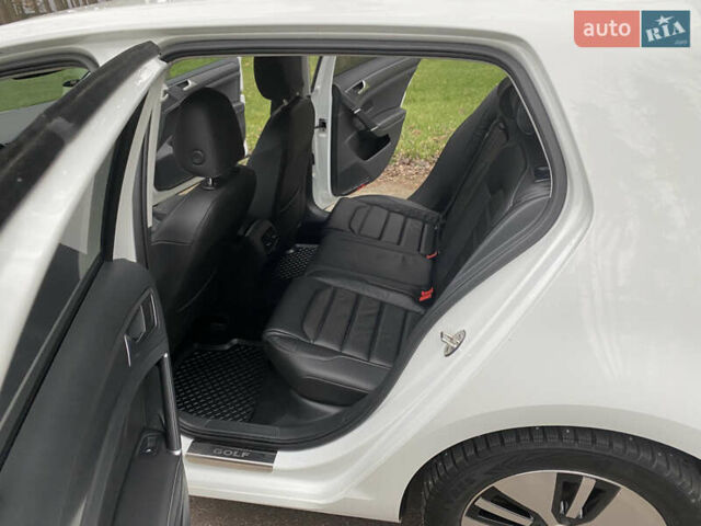 Білий Фольксваген e-Golf, об'ємом двигуна 0 л та пробігом 127 тис. км за 14500 $, фото 11 на Automoto.ua