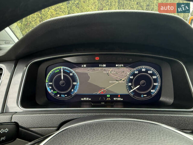 Белый Фольксваген e-Golf, объемом двигателя 0 л и пробегом 97 тыс. км за 11555 $, фото 37 на Automoto.ua