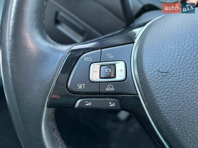 Белый Фольксваген e-Golf, объемом двигателя 0 л и пробегом 70 тыс. км за 5600 $, фото 6 на Automoto.ua