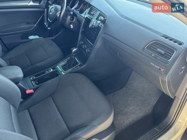 Белый Фольксваген e-Golf, объемом двигателя 0 л и пробегом 168 тыс. км за 11700 $, фото 7 на Automoto.ua