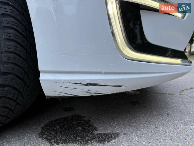 Белый Фольксваген e-Golf, объемом двигателя 0 л и пробегом 128 тыс. км за 13100 $, фото 8 на Automoto.ua