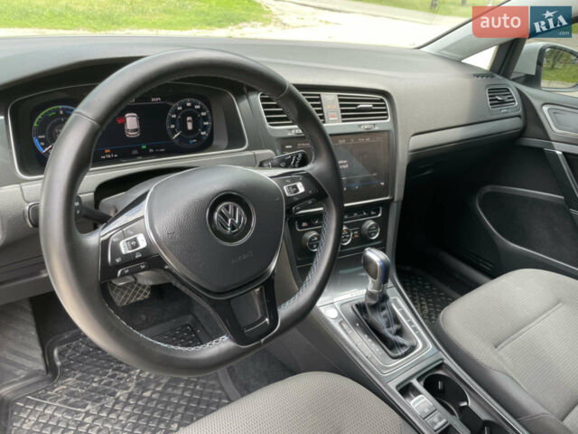 Білий Фольксваген e-Golf, об'ємом двигуна 0 л та пробігом 142 тис. км за 13999 $, фото 11 на Automoto.ua