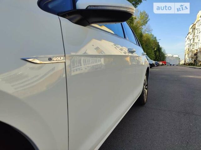 Белый Фольксваген e-Golf, объемом двигателя 0 л и пробегом 119 тыс. км за 14950 $, фото 49 на Automoto.ua