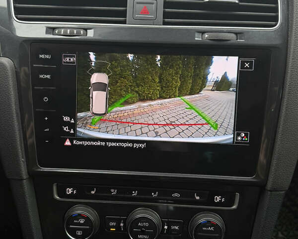 Белый Фольксваген e-Golf, объемом двигателя 0 л и пробегом 97 тыс. км за 11555 $, фото 25 на Automoto.ua