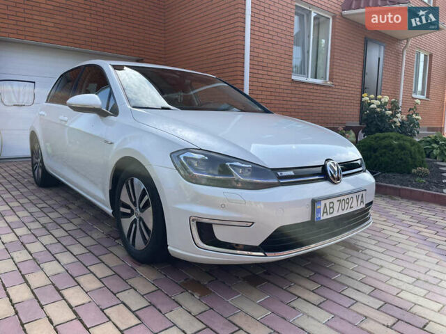 Белый Фольксваген e-Golf, объемом двигателя 0 л и пробегом 90 тыс. км за 14699 $, фото 14 на Automoto.ua