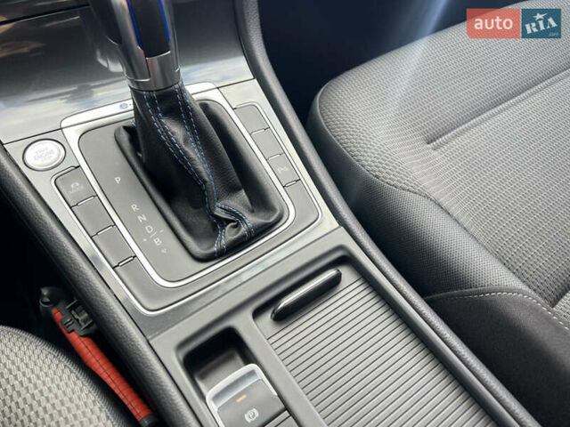 Білий Фольксваген e-Golf, об'ємом двигуна 0 л та пробігом 83 тис. км за 12800 $, фото 23 на Automoto.ua