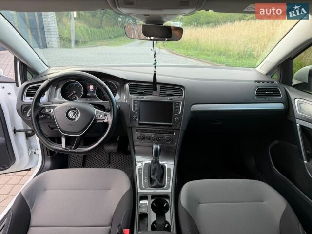 Білий Фольксваген e-Golf, об'ємом двигуна 0 л та пробігом 109 тис. км за 11000 $, фото 8 на Automoto.ua