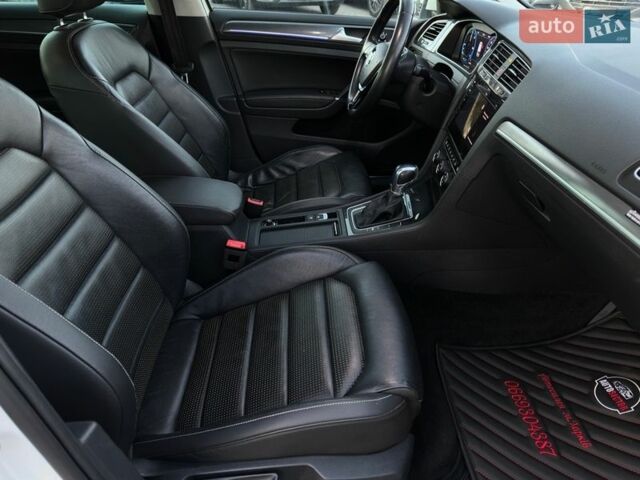 Білий Фольксваген e-Golf, об'ємом двигуна 0 л та пробігом 97 тис. км за 13800 $, фото 39 на Automoto.ua
