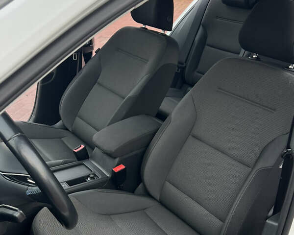 Білий Фольксваген e-Golf, об'ємом двигуна 0 л та пробігом 140 тис. км за 12500 $, фото 27 на Automoto.ua