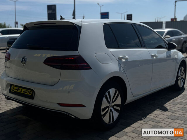 Белый Фольксваген e-Golf, объемом двигателя 36 л и пробегом 118 тыс. км за 15500 $, фото 6 на Automoto.ua