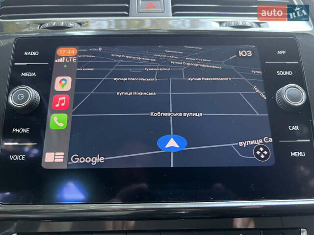 Белый Фольксваген e-Golf, объемом двигателя 0 л и пробегом 55 тыс. км за 12399 $, фото 14 на Automoto.ua