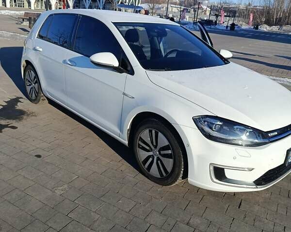 Белый Фольксваген e-Golf, объемом двигателя 0 л и пробегом 167 тыс. км за 12900 $, фото 3 на Automoto.ua