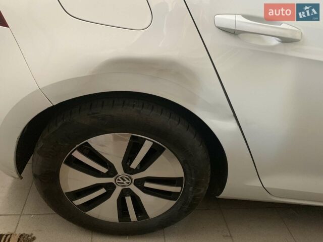 Білий Фольксваген e-Golf, об'ємом двигуна 0 л та пробігом 115 тис. км за 15900 $, фото 1 на Automoto.ua