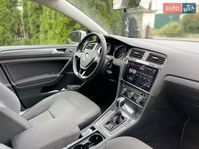 Белый Фольксваген e-Golf, объемом двигателя 0 л и пробегом 112 тыс. км за 13500 $, фото 20 на Automoto.ua